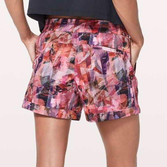 Lululemon‎ Spring Break Away Shorts, Sun Dazed Multi Pink - Picture 3 of 8